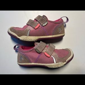 Girls Plae shoes, size 11, pink.